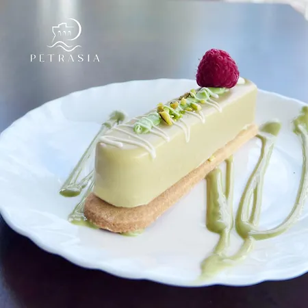 Petrasia Resort *